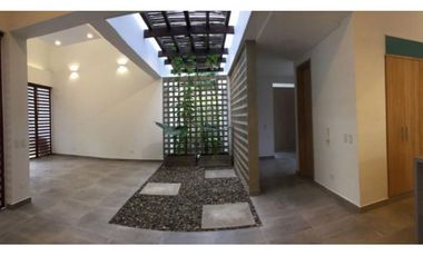 CASA CON PISCINA EN LA MORADA.