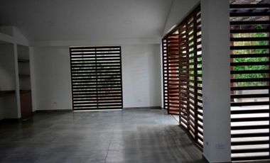 CASA CON PISCINA EN LA MORADA.