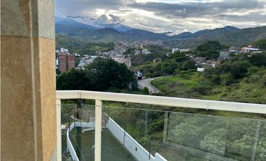 APARTAMENTO CON VISTA A LAS MONTAÑAS