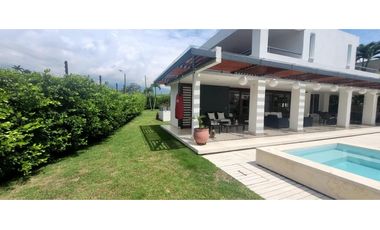 CASA CON PISCINA Y JACUZZI