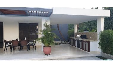 CASA CON PISCINA Y JACUZZI