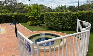 CASA CON PISCINA Y JACUZZI