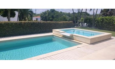 CASA CON PISCINA Y JACUZZI