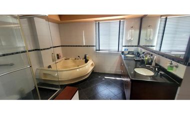 CASA CON PISCINA Y JACUZZI