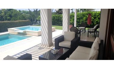 CASA CON PISCINA Y JACUZZI
