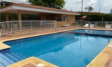 CASA CON PISCINA Y JACUZZI