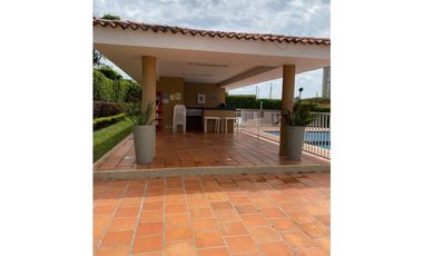 CASA CON PISCINA Y JACUZZI
