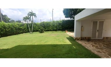 CASA CON PISCINA Y JACUZZI