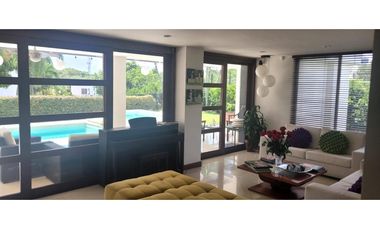 CASA CON PISCINA Y JACUZZI