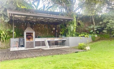 CASA CON PISCINA Y JACUZZI  RODEADA DE ZONA VERDE