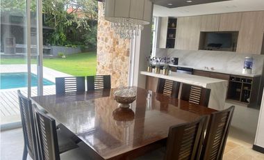 CASA CON PISCINA Y JACUZZI  RODEADA DE ZONA VERDE