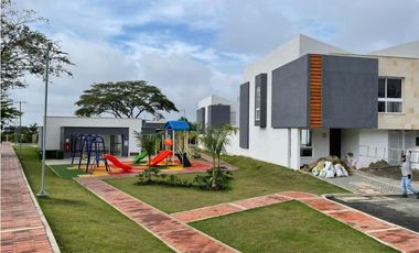 CASA DE PANCE MODERNA EN CONDOMINIO