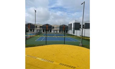 CASA DE PANCE MODERNA EN CONDOMINIO