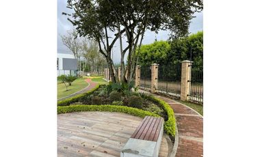 CASA DE PANCE MODERNA EN CONDOMINIO