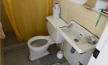 CASA  INDEPENDIENTE CON PISCINA Y AMPLIA ZONA VERDE