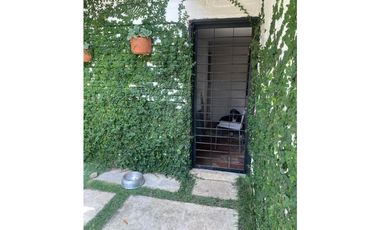 CASA  INDEPENDIENTE CON PISCINA Y AMPLIA ZONA VERDE