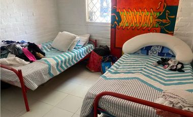 CASA  INDEPENDIENTE CON PISCINA Y AMPLIA ZONA VERDE