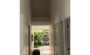 CASA  INDEPENDIENTE CON PISCINA Y AMPLIA ZONA VERDE