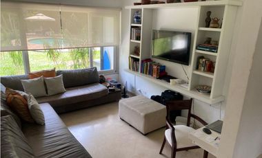 CASA  INDEPENDIENTE CON PISCINA Y AMPLIA ZONA VERDE