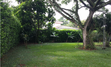 CASA AMPLIA Y RODEADA DE VERDE  EN LA MORADA