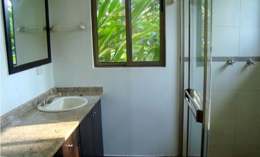 CASA AMPLIA Y RODEADA DE VERDE  EN LA MORADA