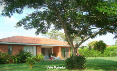 CASA AMPLIA Y RODEADA DE VERDE  EN LA MORADA