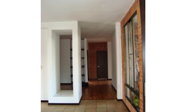 CASA AMPLIA Y RODEADA DE VERDE  EN LA MORADA