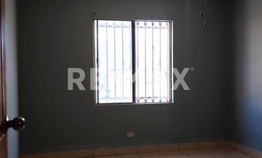 ¡SE RENTA CASA CÉNTRICA EN FRACC COSTA BELLA! - (3)