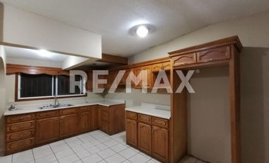 ¡SE RENTA CASA CÉNTRICA EN FRACC COSTA BELLA! - (3)
