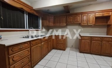 ¡SE RENTA CASA CÉNTRICA EN FRACC COSTA BELLA! - (3)