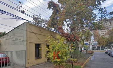 Casa en Venta en Casa Comercial a pasos de Irarrazaval