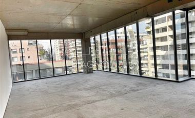Oficina en Arriendo en A pasos de la futura nueva Línea 7 del Metro, buena conectividad