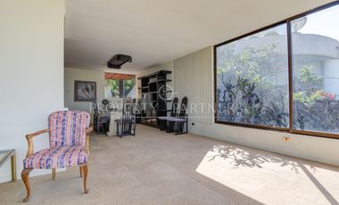 CASA CON GRAN OFICINA INDEPENDIENTE EN PLANTA LIBRE/ CERRO SAN LUIS