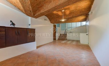 CASA CON GRAN OFICINA INDEPENDIENTE EN PLANTA LIBRE/ CERRO SAN LUIS