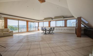 CASA CON GRAN OFICINA INDEPENDIENTE EN PLANTA LIBRE/ CERRO SAN LUIS