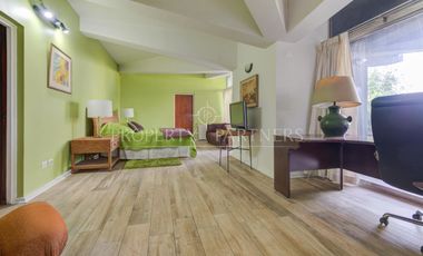 CASA CON GRAN OFICINA INDEPENDIENTE EN PLANTA LIBRE/ CERRO SAN LUIS
