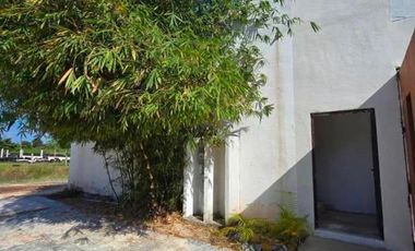 En Renta Propiedad Multifuncional: bodega, oficina, almacén