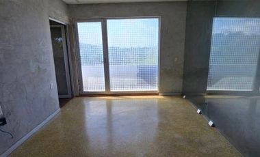 En Renta Propiedad Multifuncional: bodega, oficina, almacén