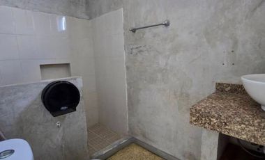 En Renta Propiedad Multifuncional: bodega, oficina, almacén