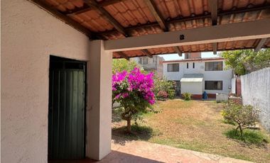 Casa en Venta con Local Comercial en el Centro de Ixtapan de la Sal