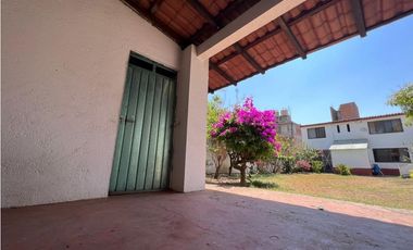 Casa en Venta con Local Comercial en el Centro de Ixtapan de la Sal