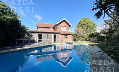Casa con piscina en Campos De Echeverria