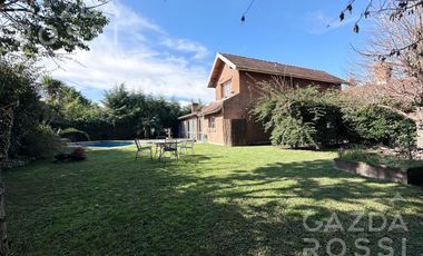 Casa con piscina en Campos De Echeverria