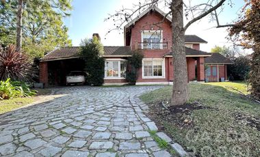 Casa con piscina en Campos De Echeverria