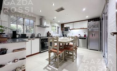 Casa con piscina en Campos De Echeverria