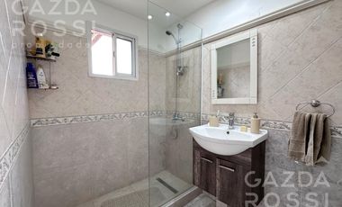 Casa con piscina en Campos De Echeverria