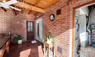 Casa con piscina en Campos De Echeverria