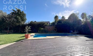Casa con piscina en Campos De Echeverria