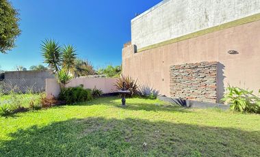 Venta/Permuta Casa 4 Dormitorios Jardin Parquizado Piscina. Country 16