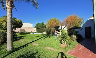 Venta/Permuta Casa 4 Dormitorios Jardin Parquizado Piscina. Country 16